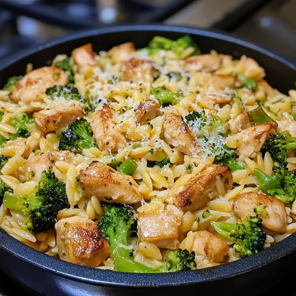 one-pot-cheesy-chicken-broccoli-orzo
